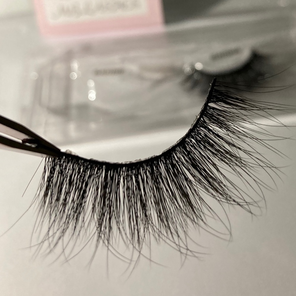 MB LASHES - Picture 3 of 4